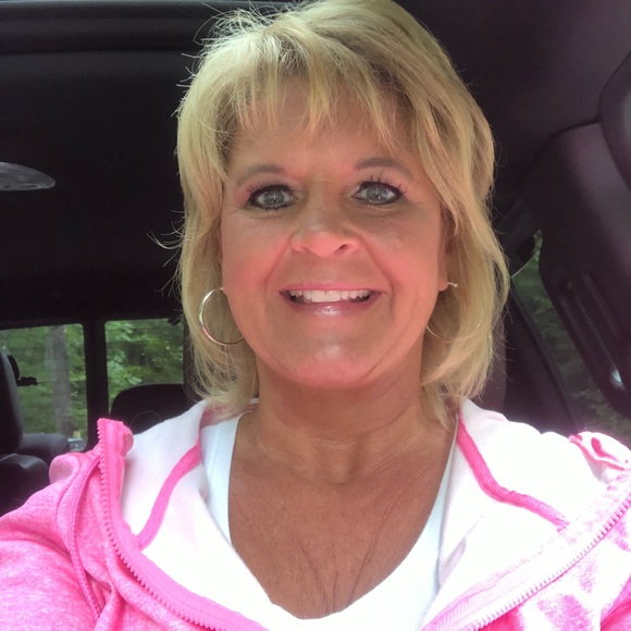 Meet your Posher, Lisa - Picture 1 of 1